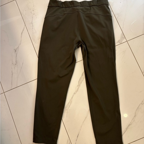 Lululemon on the Fly pants in dark Olive - Picture 3 of 4